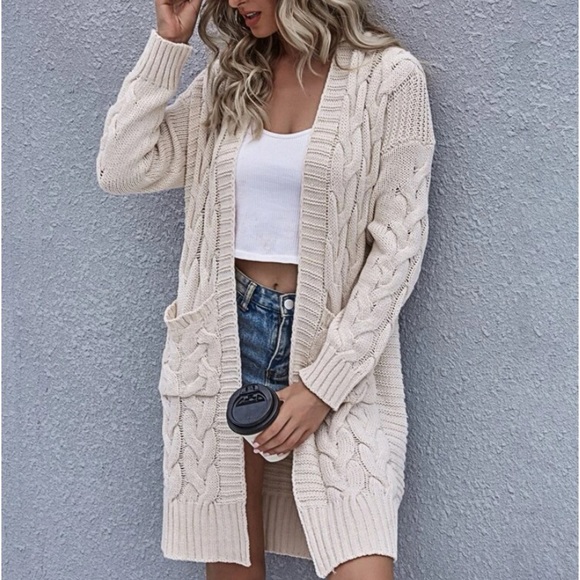 Delilah Wear Sweaters - Double pocket cable knit cardigan sweater